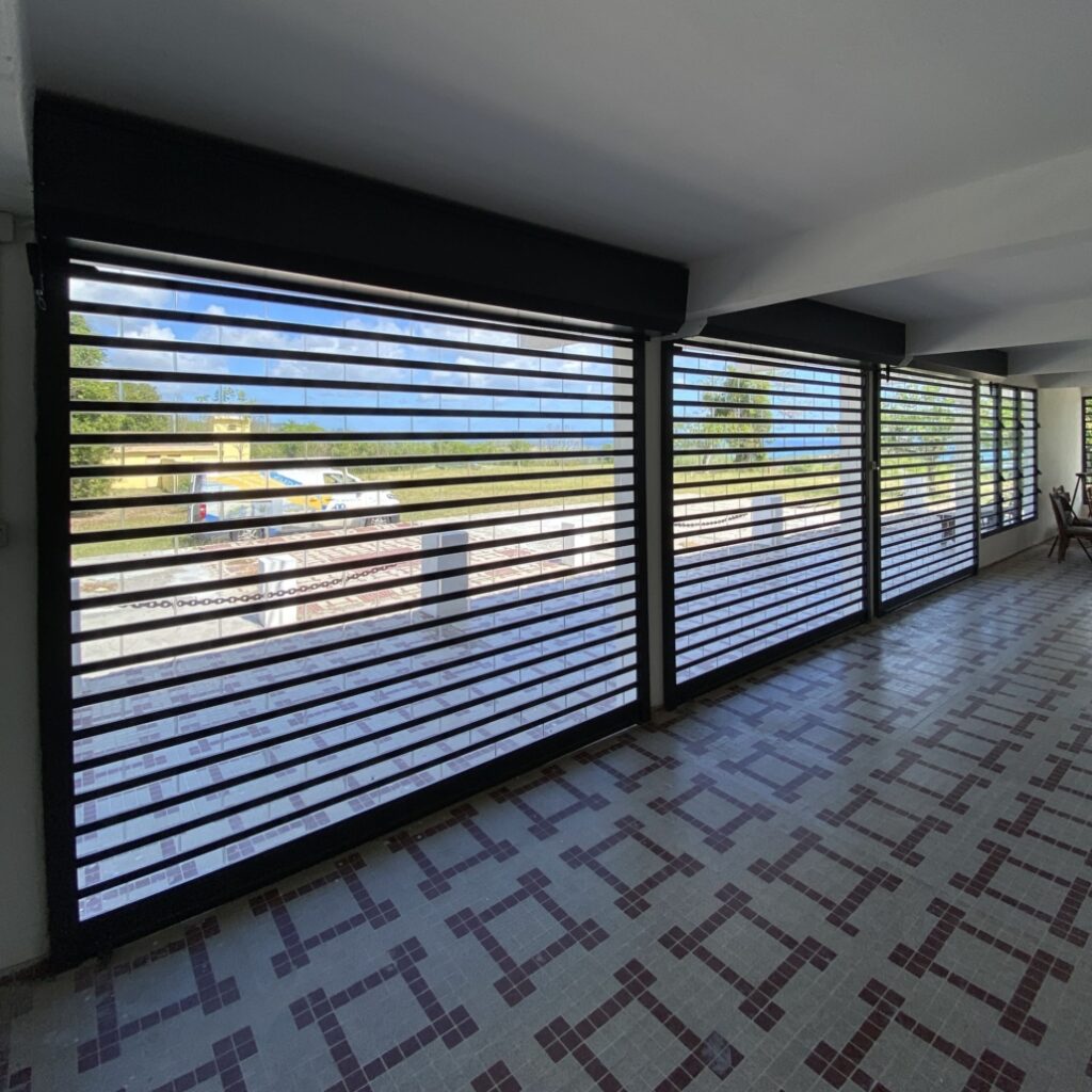 easy-caraibe-volet-roulant-fabrication-pose-renovation-martinique-guadeloupe-caraibes-IMG-11