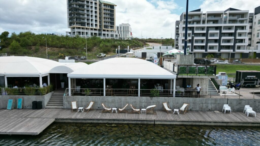 easy-caraibe-volet-roulant-fabrication-pose-renovation-martinique-guadeloupe-caraibes-IMG-20220627-WA0049-1030x579