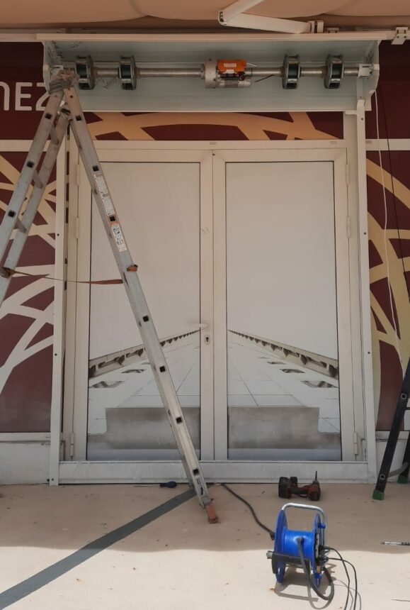 easy-caraibe-volet-roulant-fabrication-pose-renovation-martinique-guadeloupe-caraibes-Pose-de-rideaux-metalliques